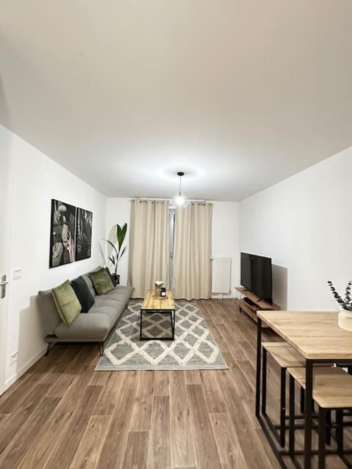 Cosy House A 6 Min Du Rer A Et Psa Apartment Carrieres sous Poissy Bagian luar foto